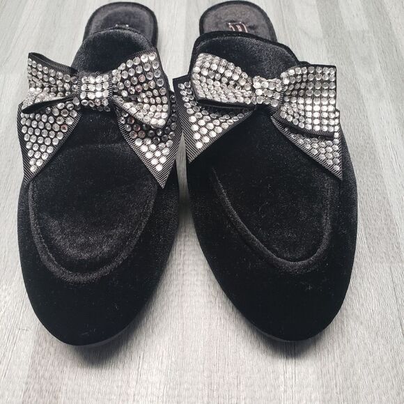 Victoria’s Secret Rhinestone Bow Slide - Picture 1 of 3